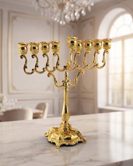 חנוכיה מוזהבת 26X23ס"מ*בסיס חדש