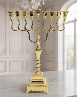 חנוכיה דגם אנגלי מוזהבת 42ס'מ